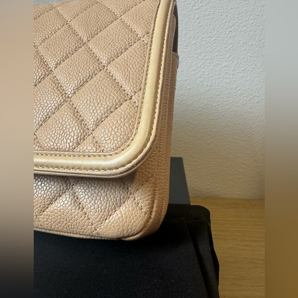 CHANEL Caviar Quilted Medium CC Filigree Flap - Picture 7 of 7